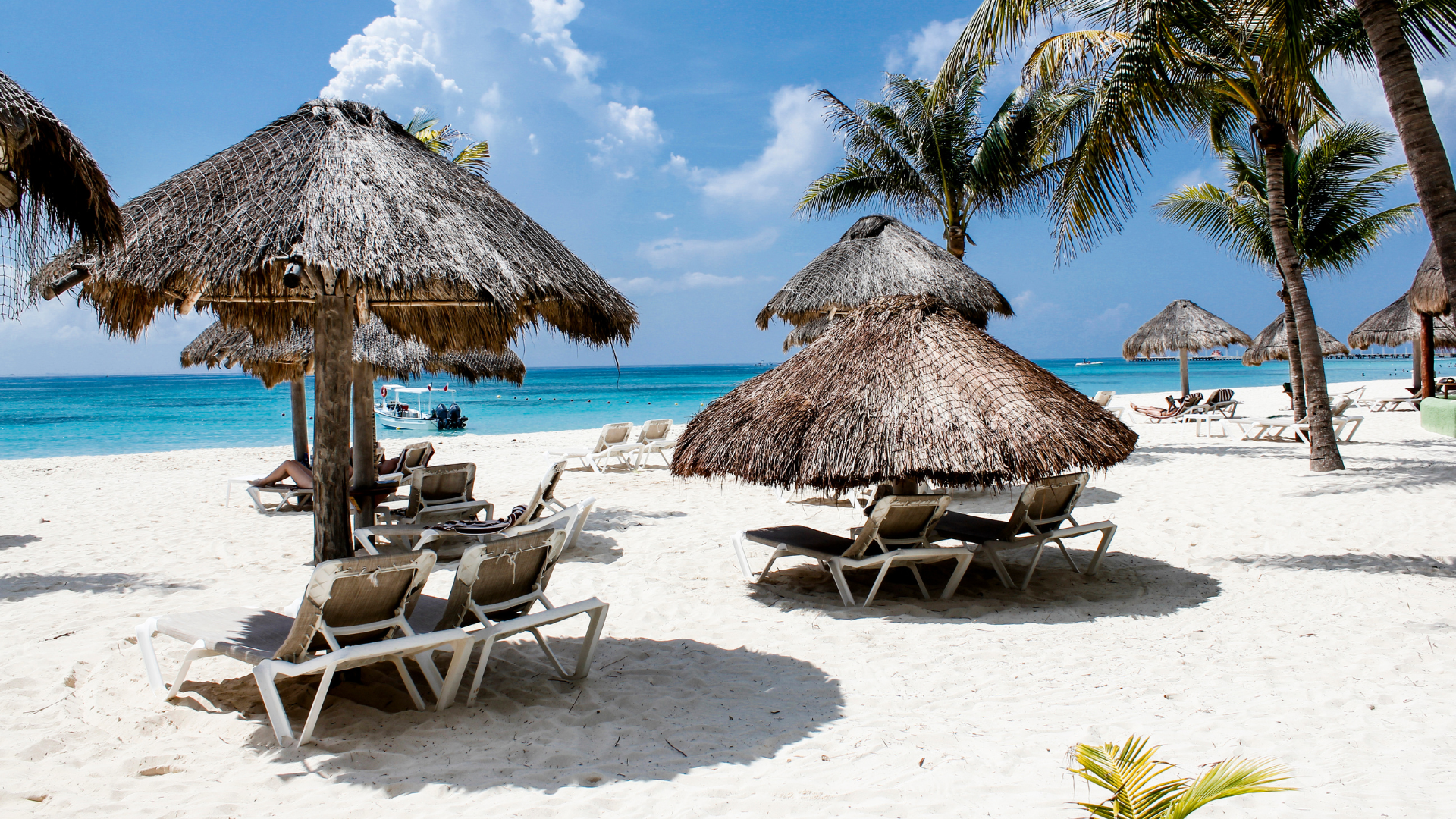 Praia paradisíaca com areia branca